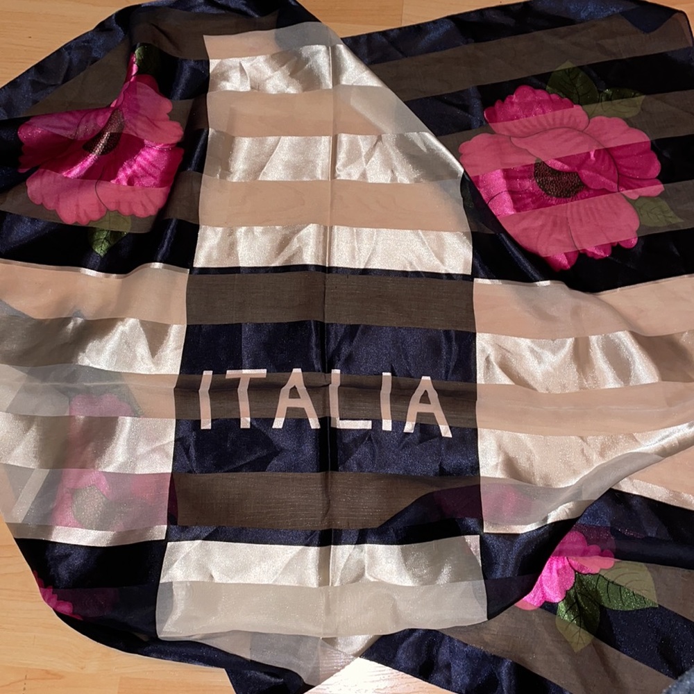 Italia Wrap Scarf - Picture 4 of 4